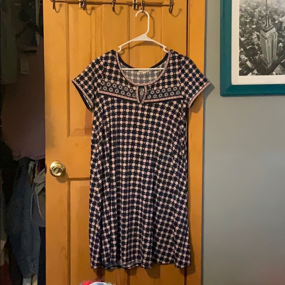 Loose fitting patterned knee length dress